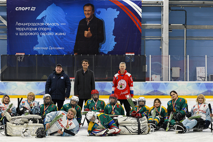 Цветы, медали и хоккей