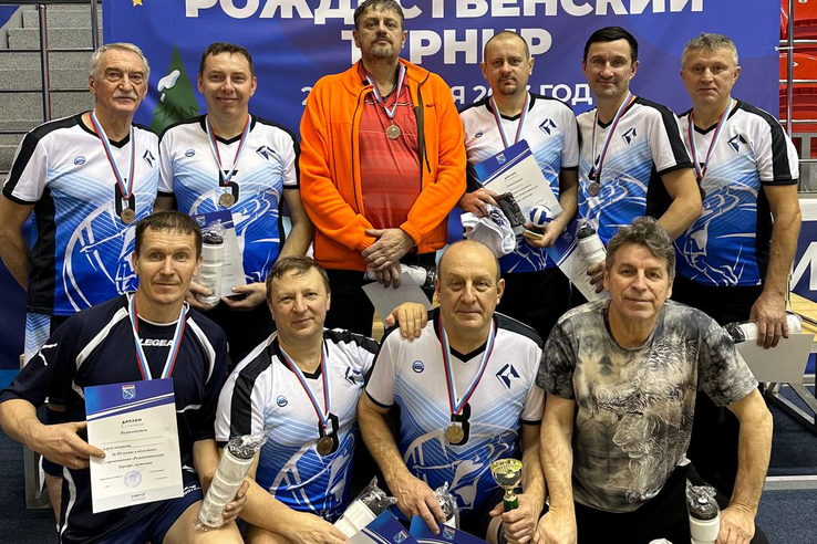 В СК «Сосновый Бор»  состоялся  Рождественский турнир по волейболу Ленинградской области среди мужских команд.