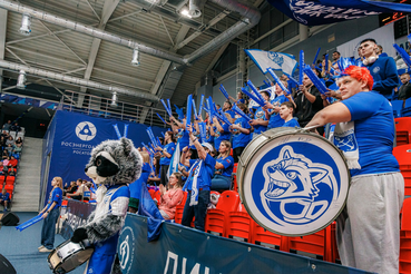 ДИНАМО-ЛО — ГОРЬКИЙ