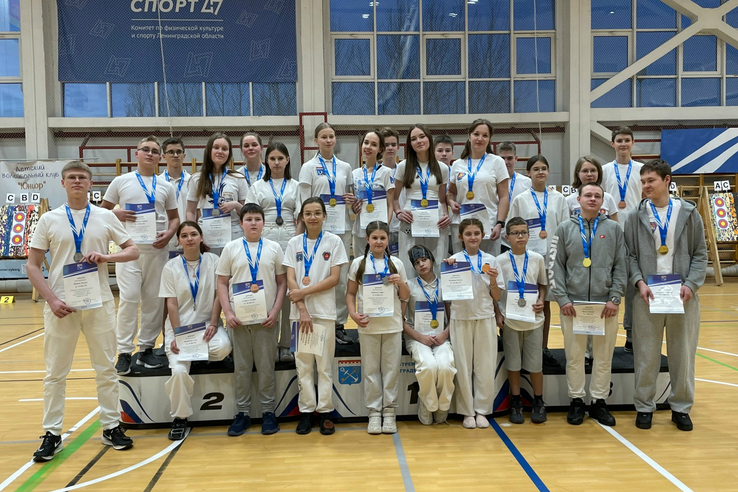 Стрельба из лука в зале!